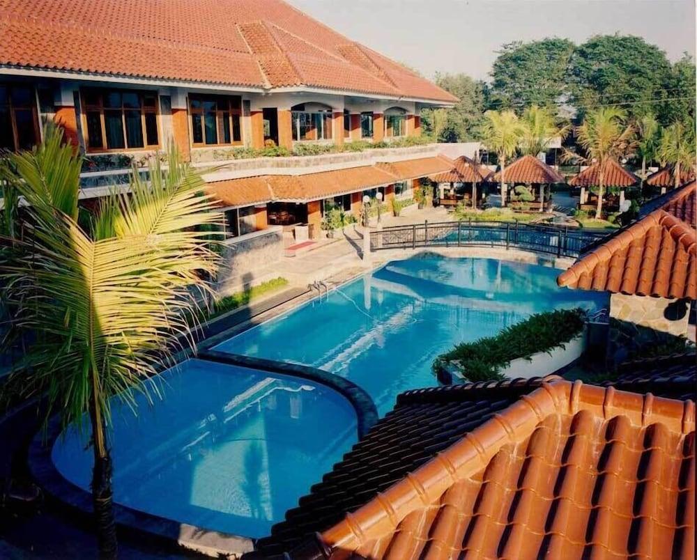 Pondok Serrata Hotel Semarang Exterior foto